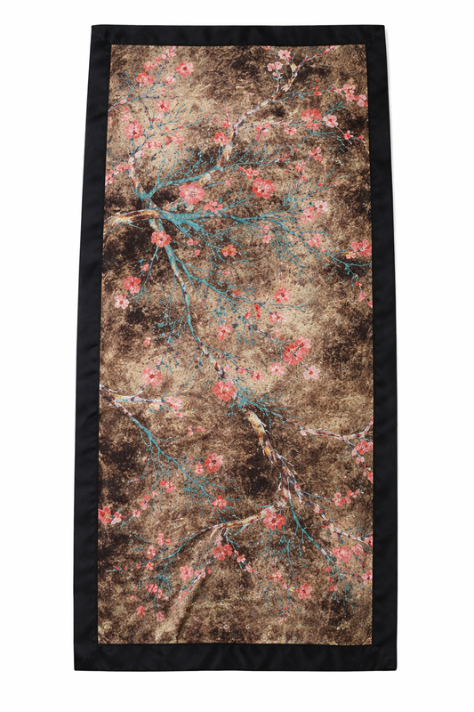 Siyah Kenar Detaylı Çiçek Desenli %100 Saf İpek Fular