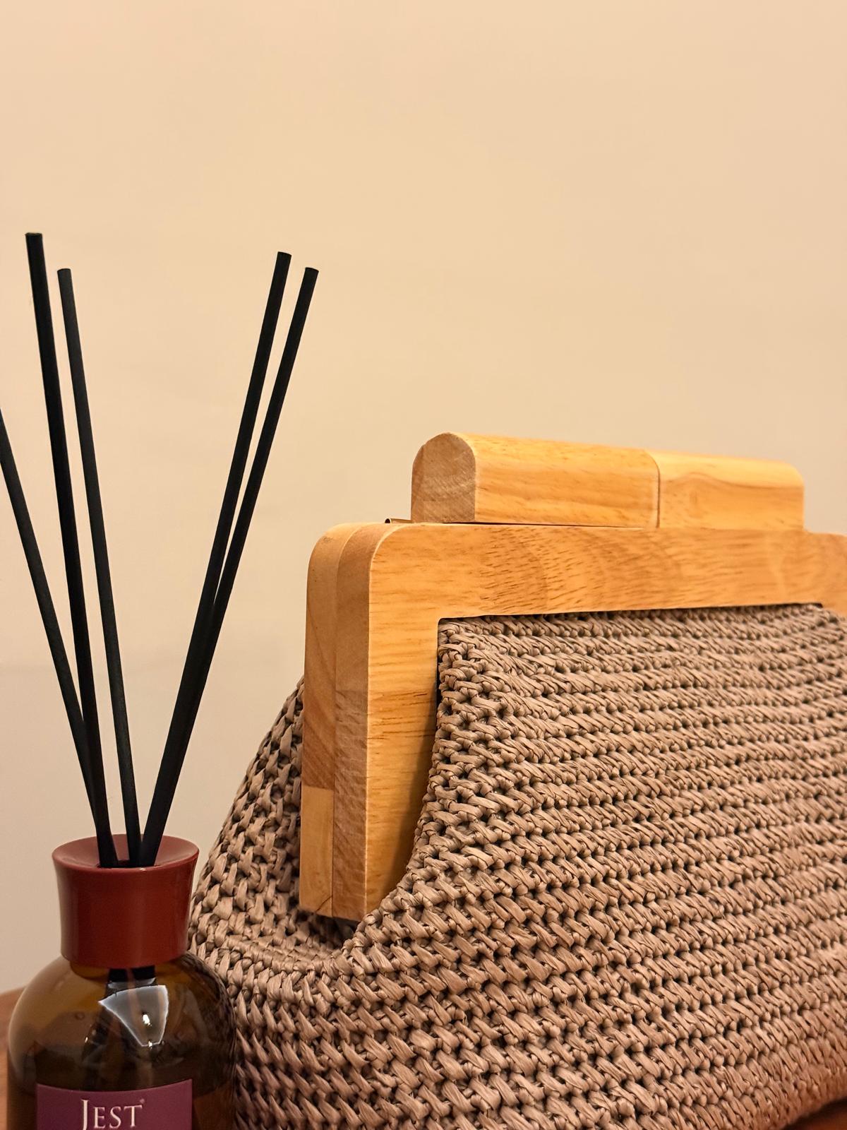El Yapımı Ahşap Saplı Rafya Clutch Çanta