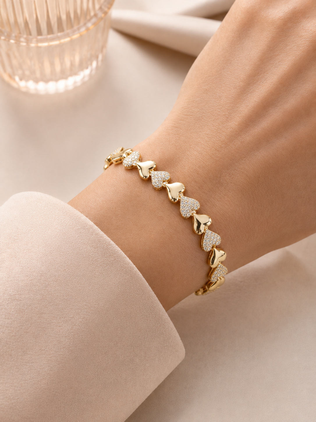 Kalpli Taşlı Gold Bileklik