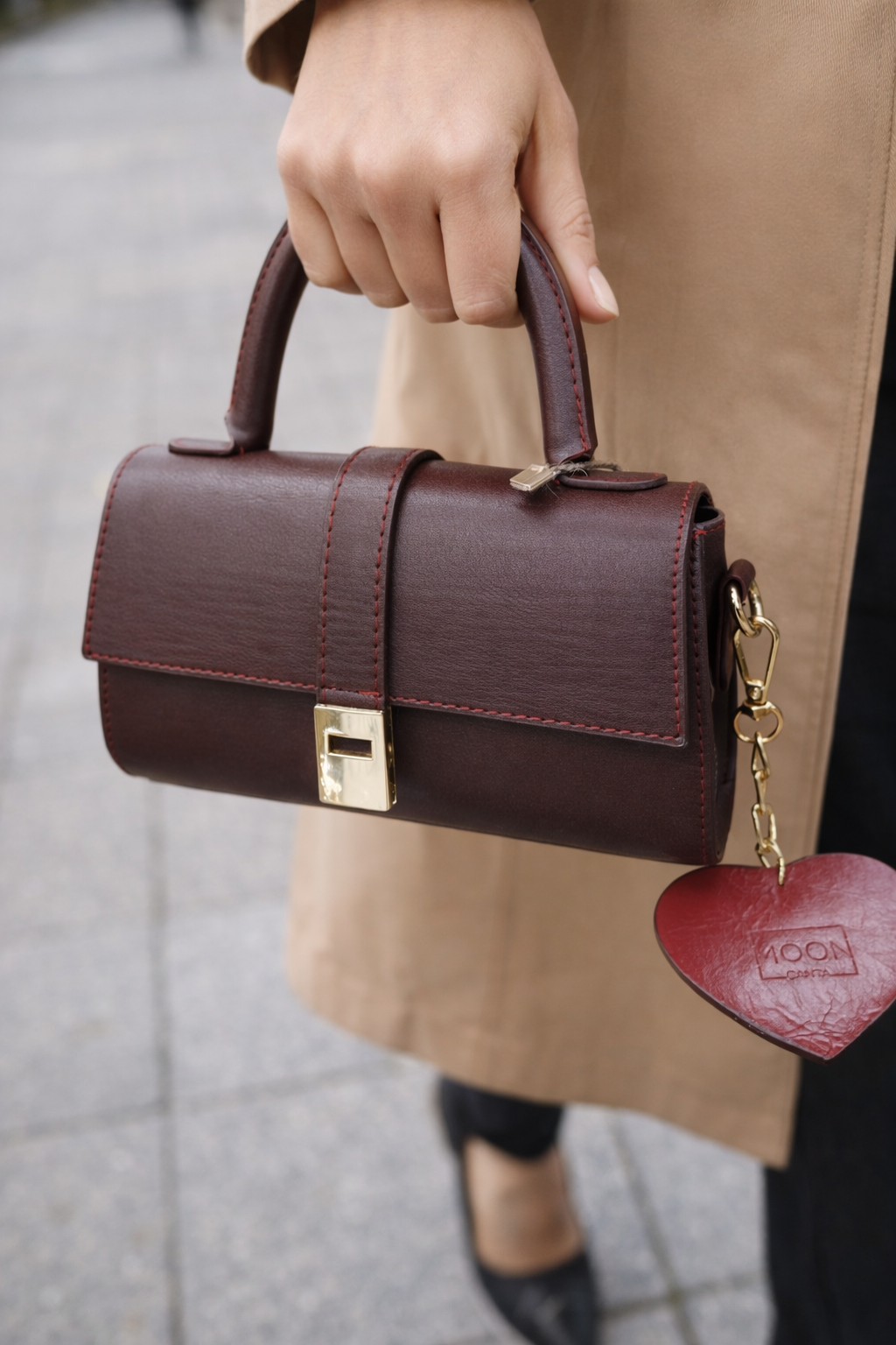 Bordo Kadın El ve Omuz Çantası – Mini Top Handle Çanta, Gold Kilit Detaylı Şık Tasarım